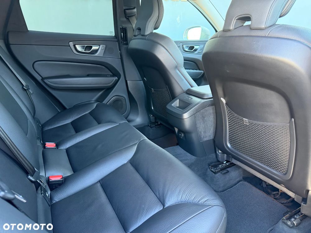 Volvo XC 60 B5 B AWD Plus Bright - 28