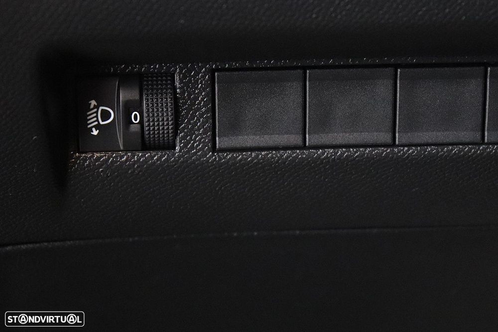 Peugeot 2008 1.2 PureTech Allure - 20