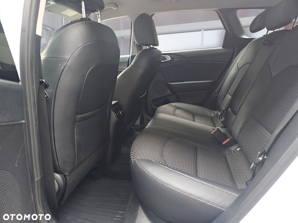 Kia Ceed 1.6 CRDi SCR L - 10
