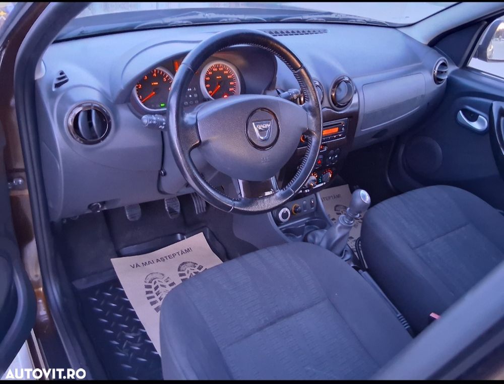 Dacia Duster 1.6 16V 4x4 Prestige - 3