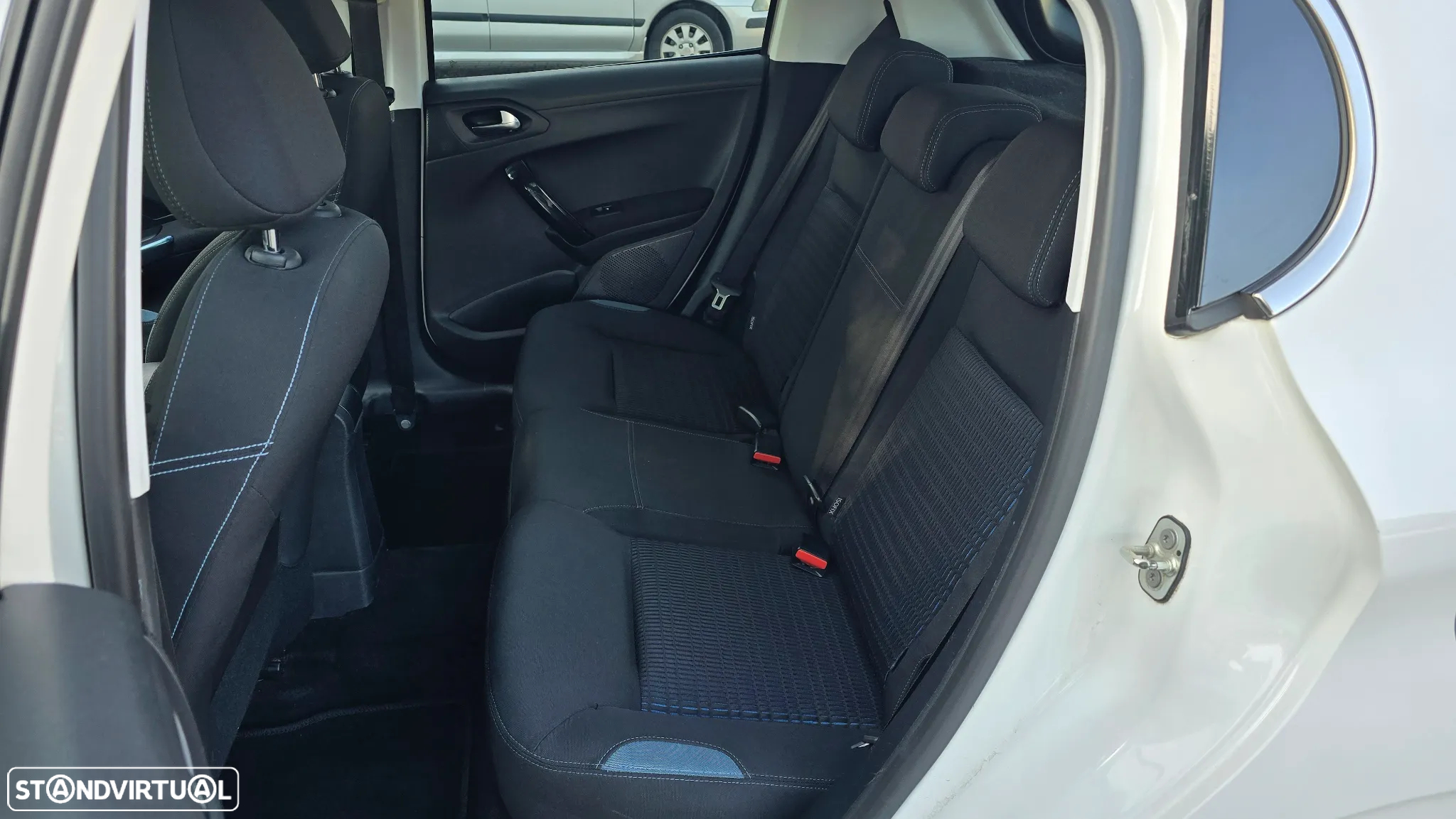 Peugeot 208 1.6 e-HDi Allure 2-Tronic - 31