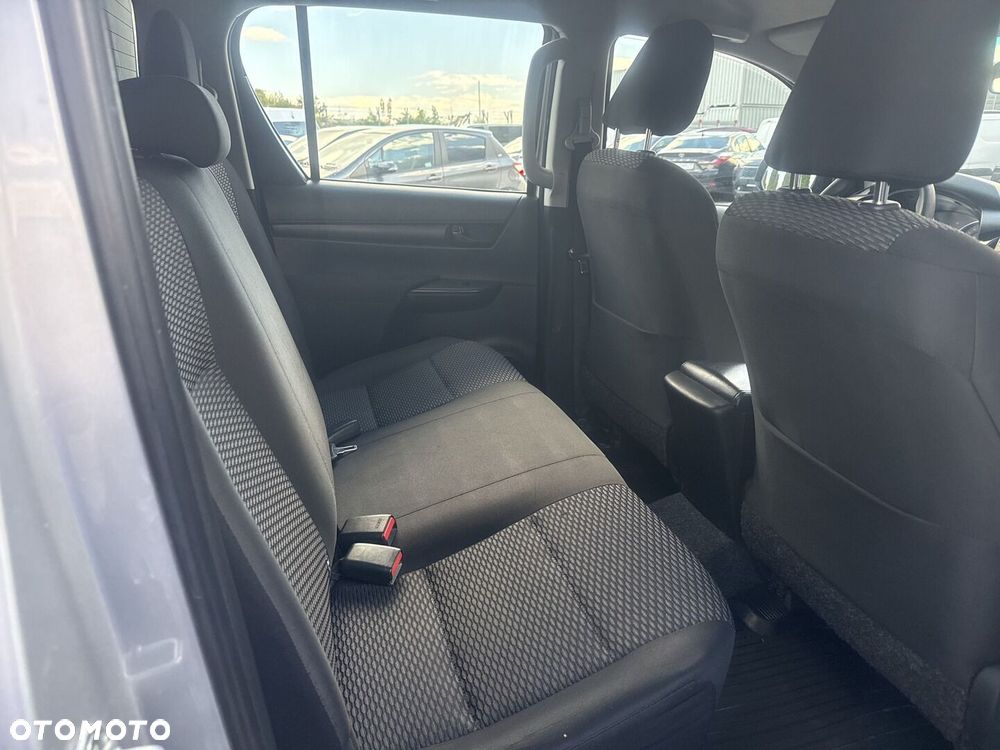Toyota Hilux 2.4 D-4D Double Cab DLX 4x4 - 12
