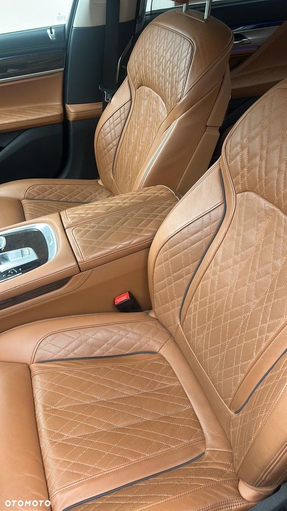 BMW Seria 7 750Li xDrive - 12