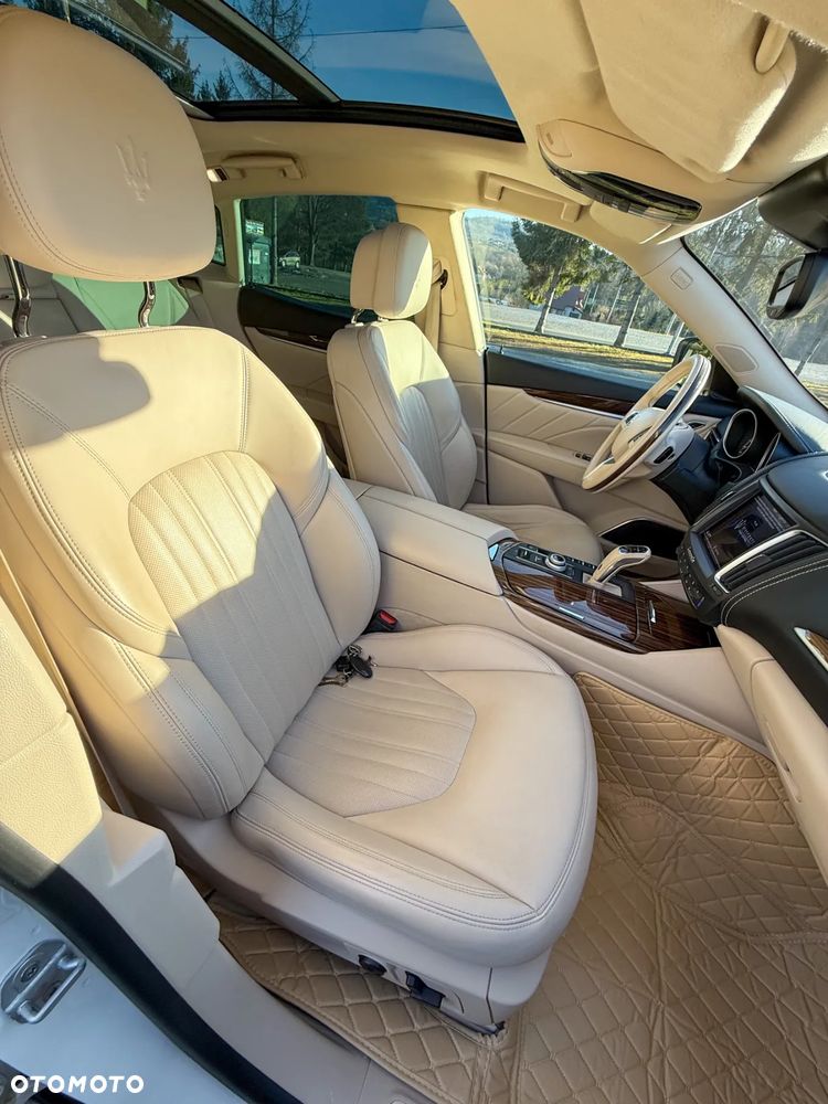 Maserati Levante Q4 GranLusso - 11