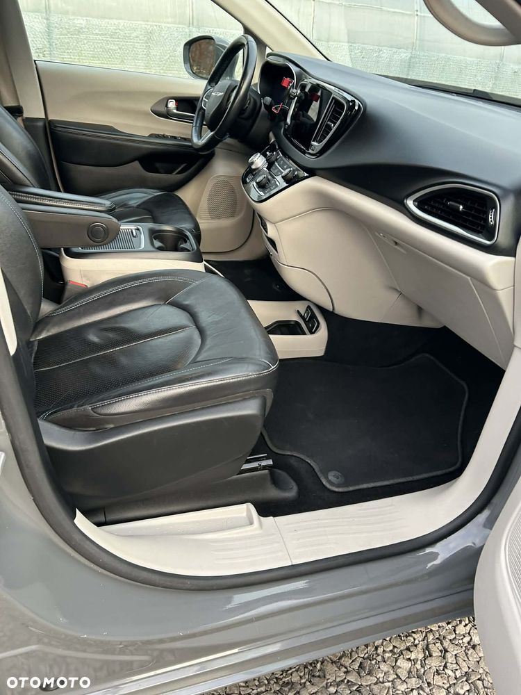 Chrysler Pacifica - 21