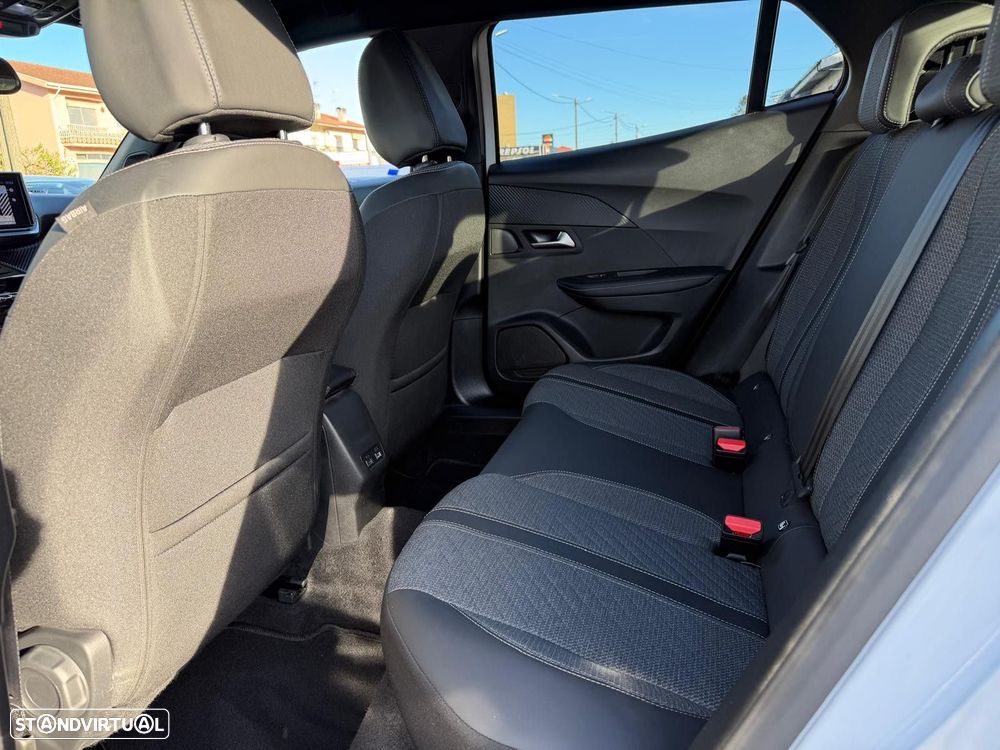 Peugeot 2008 1.2 Hybrid Allure e-DCS6 - 11