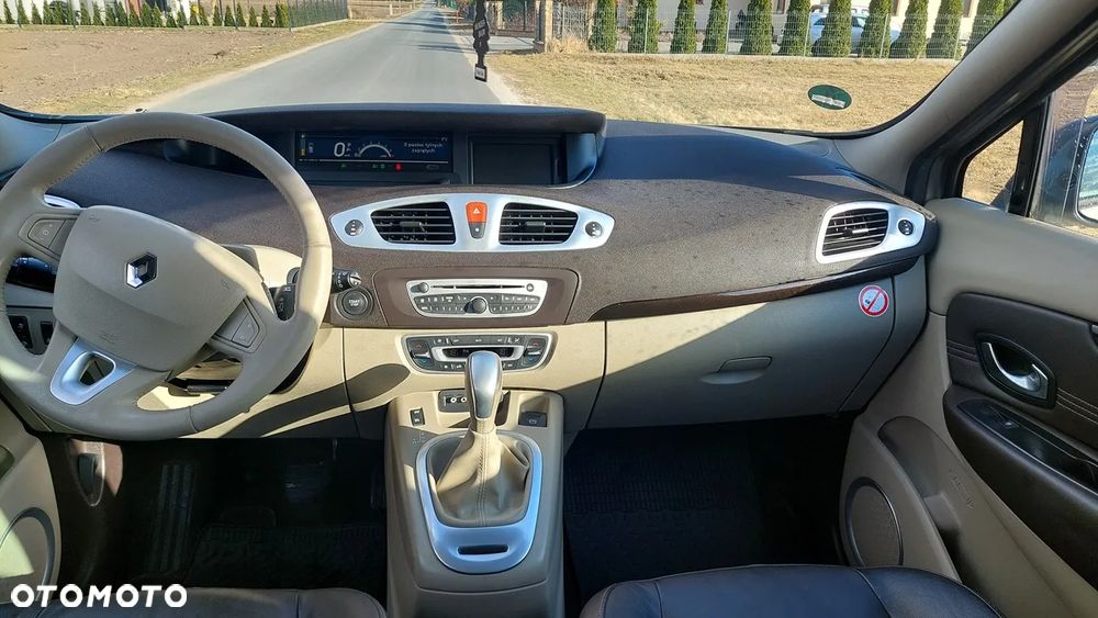 Renault Grand Scenic - 10