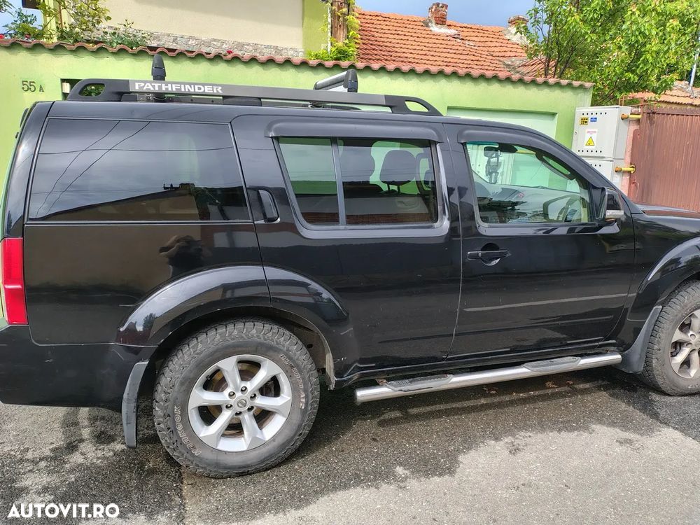 Nissan Pathfinder - 2