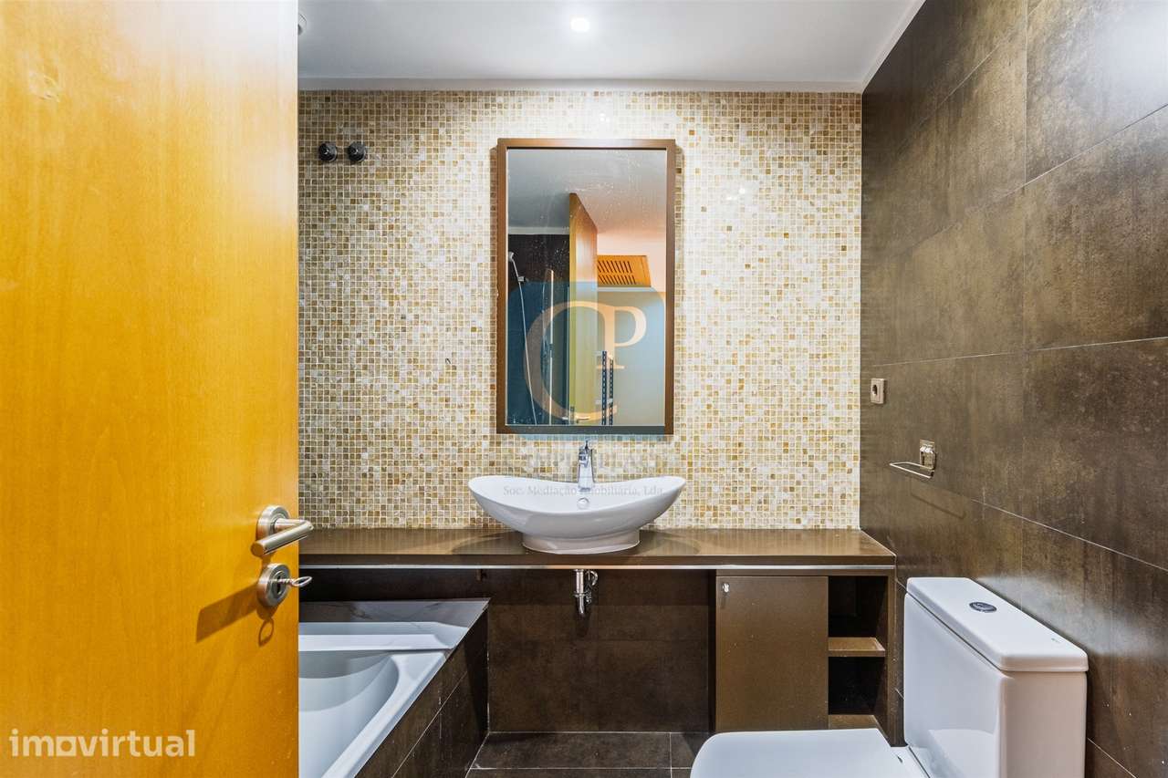 T2Kit com terraço junto ao Hotel Axis - S. Mamede Infesta, Matosinhos - Grande imagem: 5/9