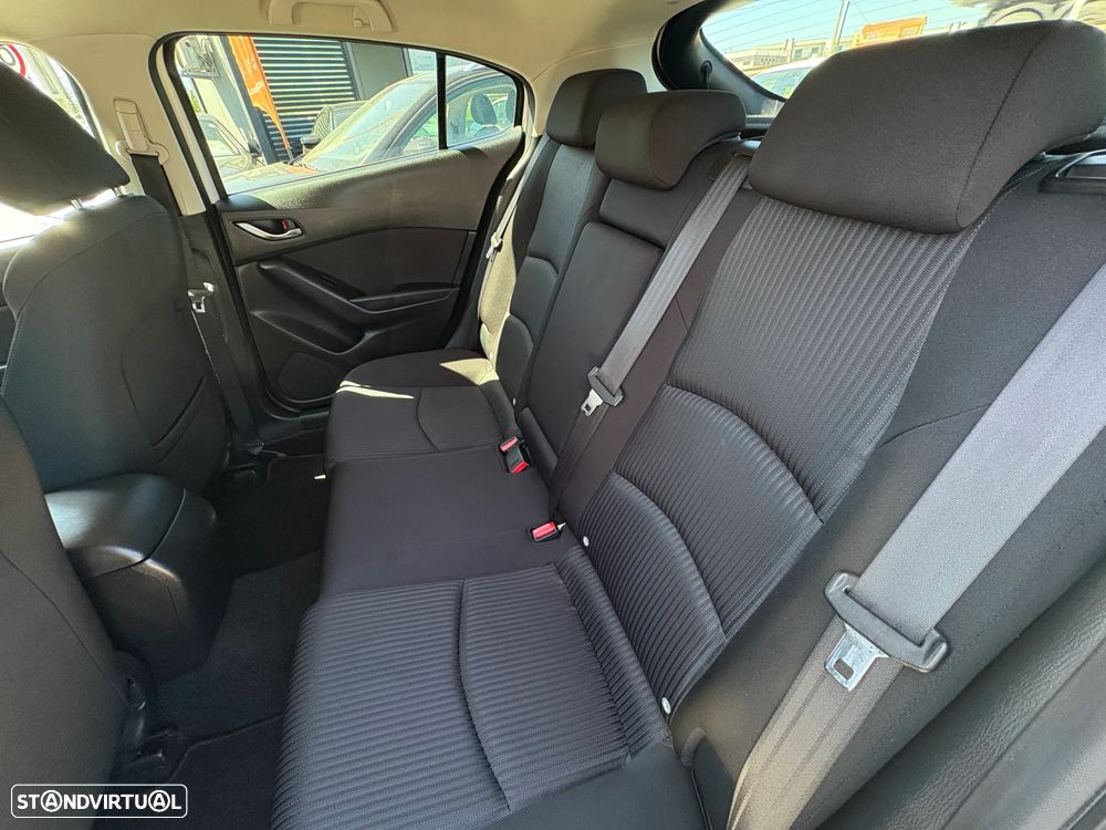 Mazda 3 Hatchback 1.5 Sky-D Evolve HS - 10