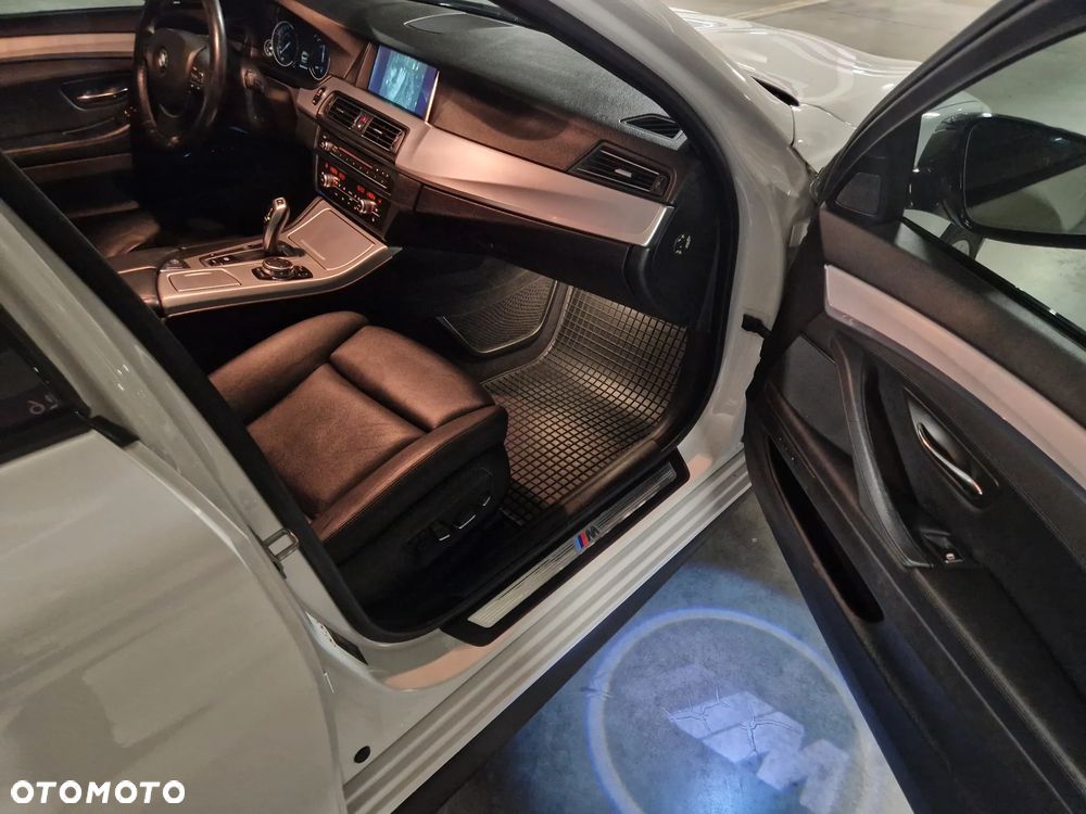 BMW Seria 5 520d xDrive - 9