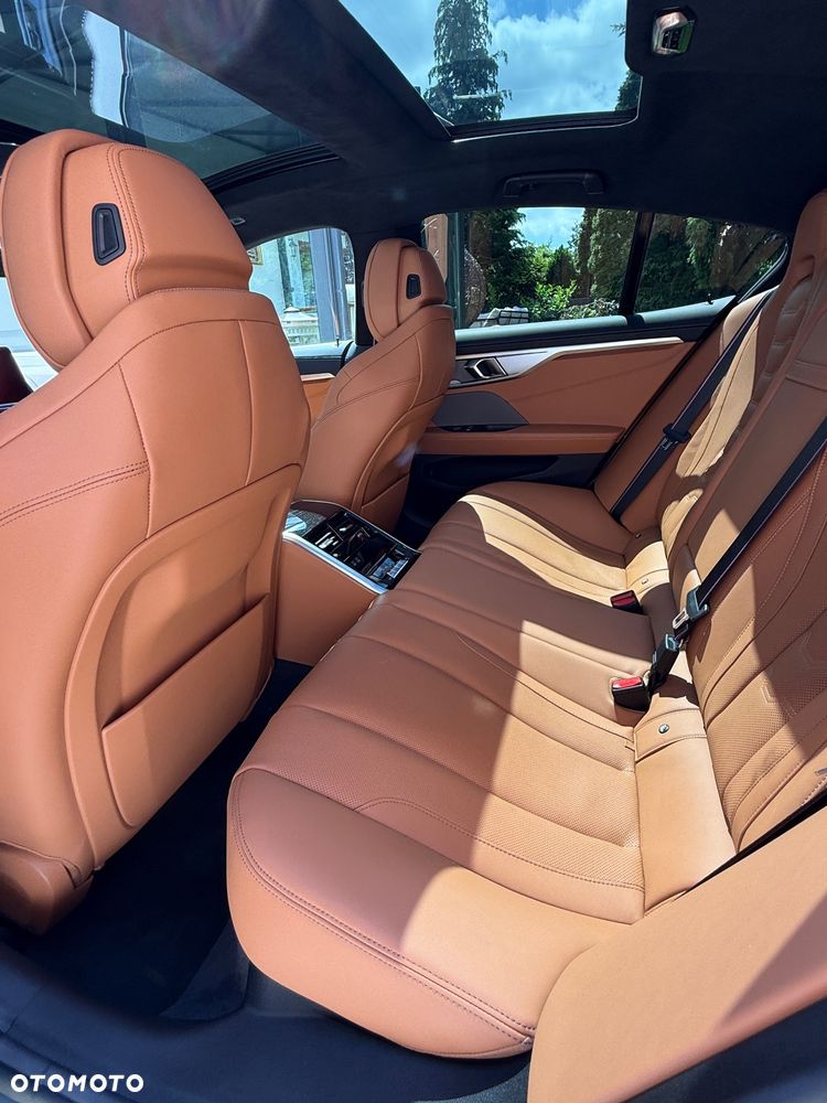 BMW Seria 8 - 23