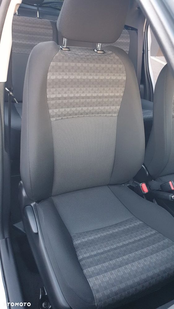 Toyota Yaris - 24