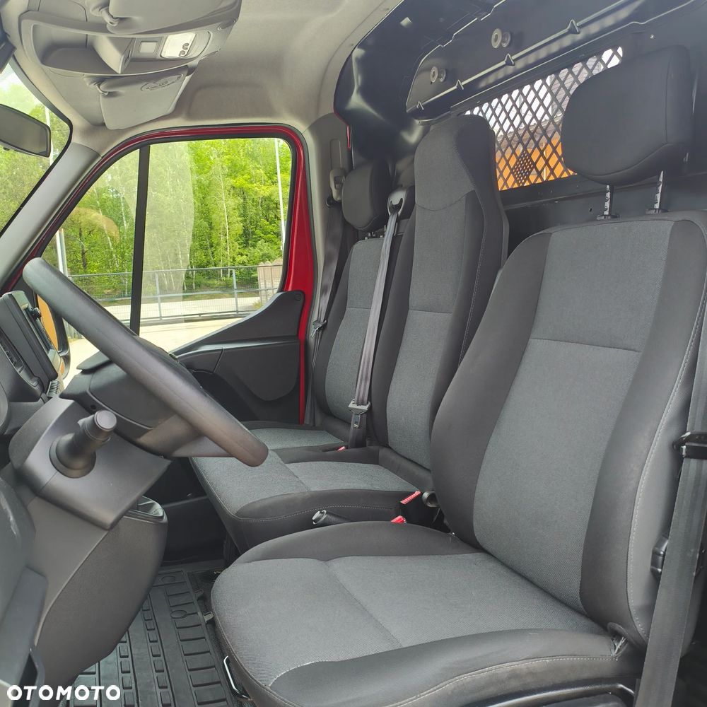 Nissan INTERSTAR - 11