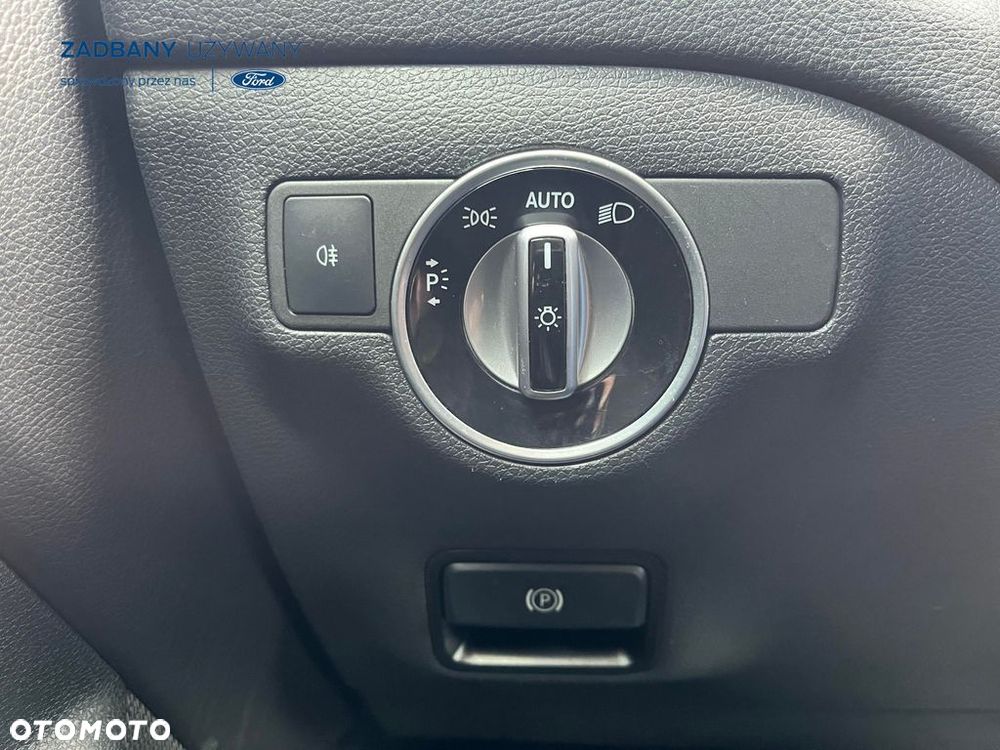 Mercedes-Benz CLA 180 7G-DCT UrbanStyle Edition - 24