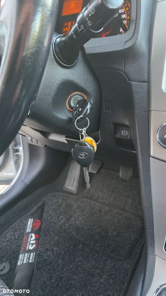 Toyota Avensis 1.8 Comfort - 29