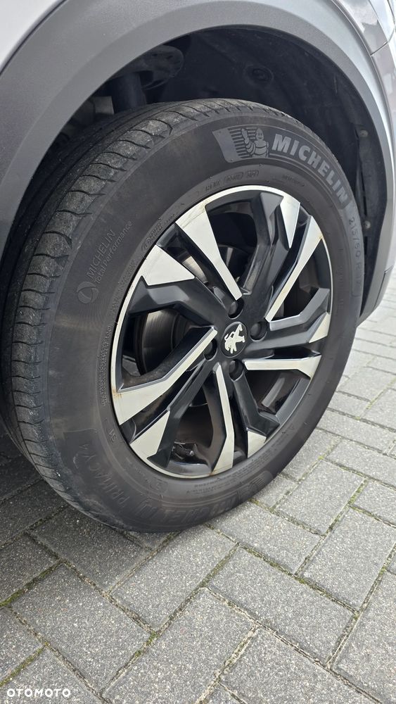 Peugeot 2008 1.5 BlueHDi Allure S&S - 22