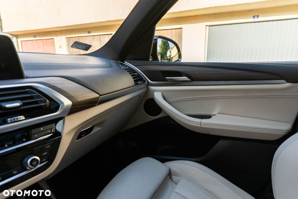 BMW X3 xDrive20d Luxury Line - 17