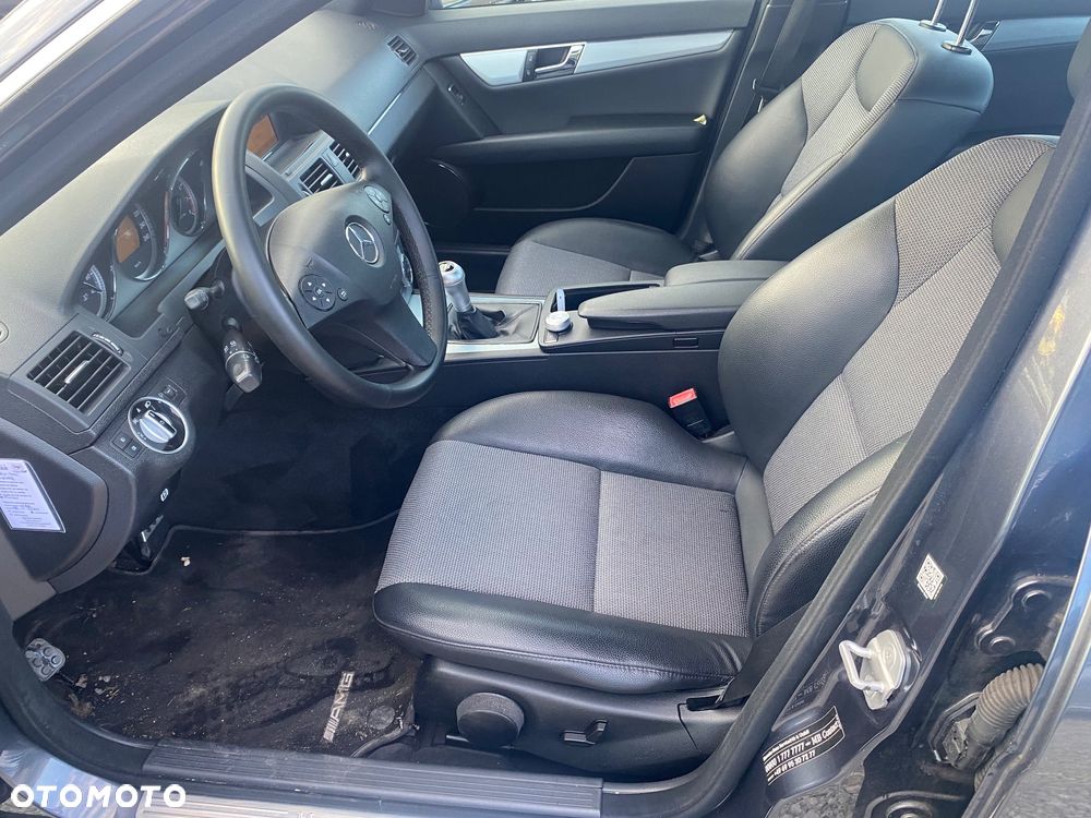 Mercedes-Benz Klasa C 180 CGI BlueEFFICIENCY Avantgarde - 22