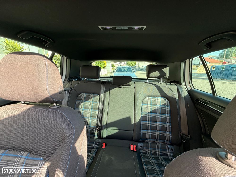 VW Golf - 9