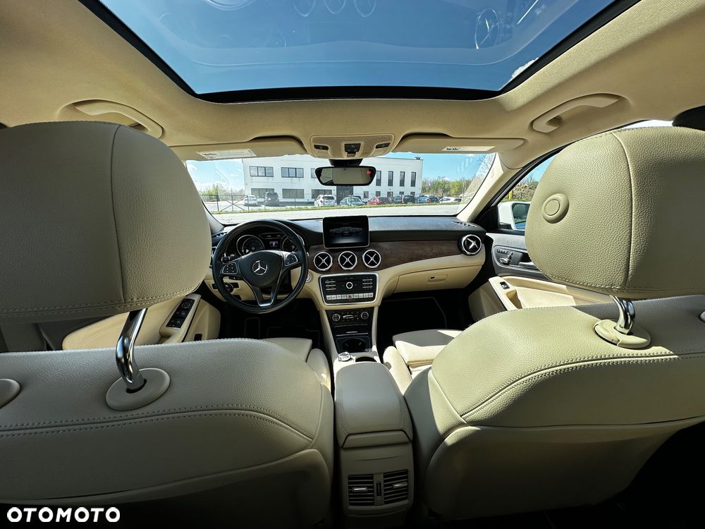 Mercedes-Benz GLA 250 4Matic 7G-DCT - 10