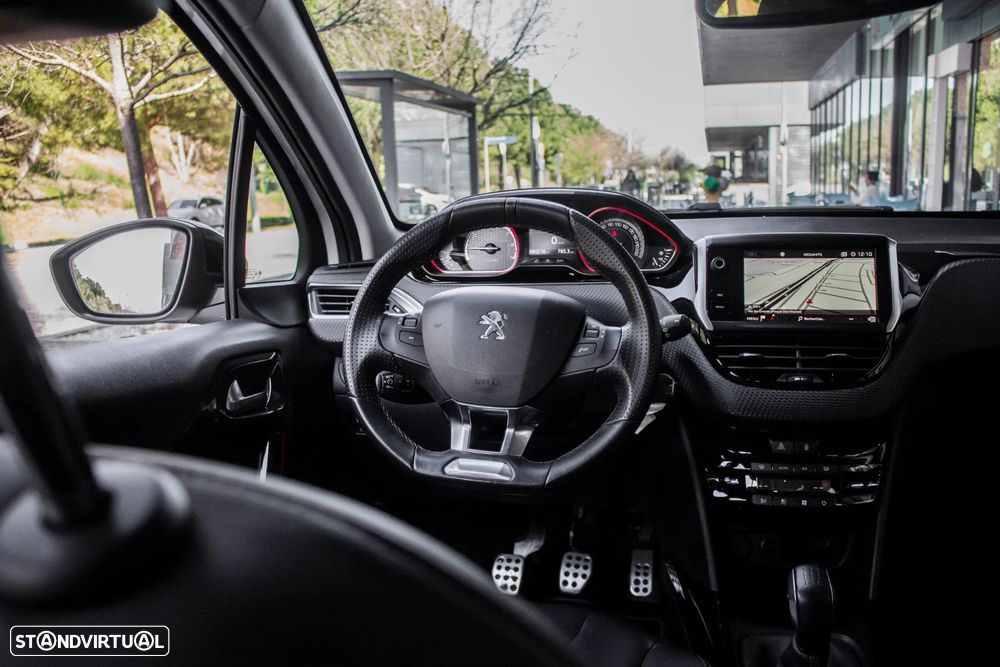 Peugeot 2008 1.2 PureTech GT Line - 29