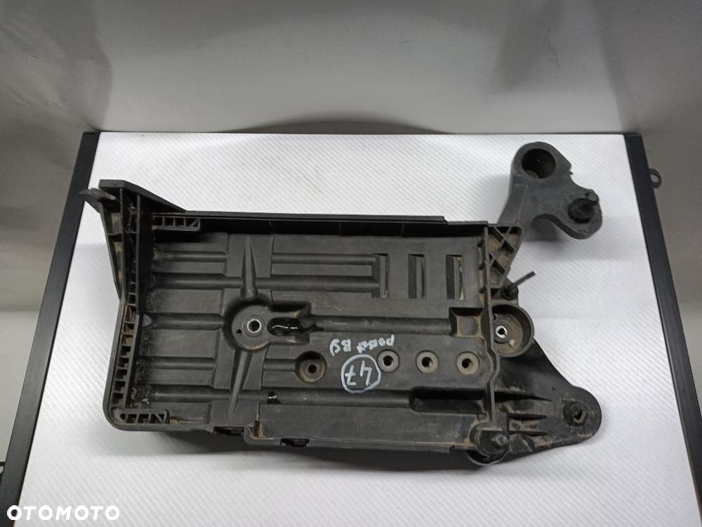 PODSTAWA AKUMULATORA VW PASSAT B8 5Q0915321J - 10