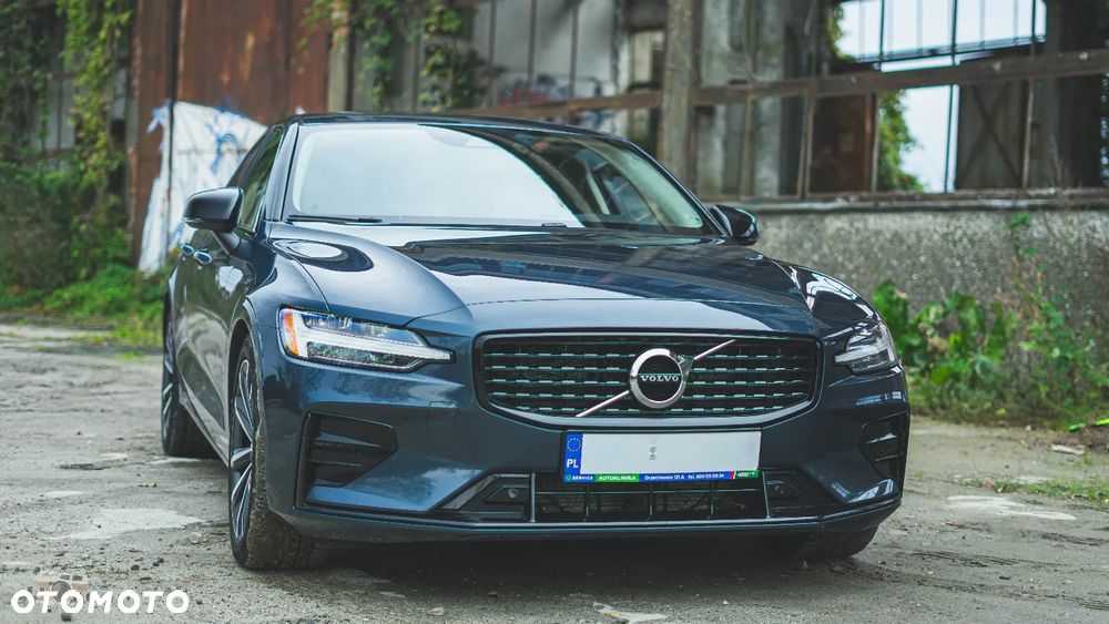 Volvo S60 B5 B AWD Plus Dark - 1