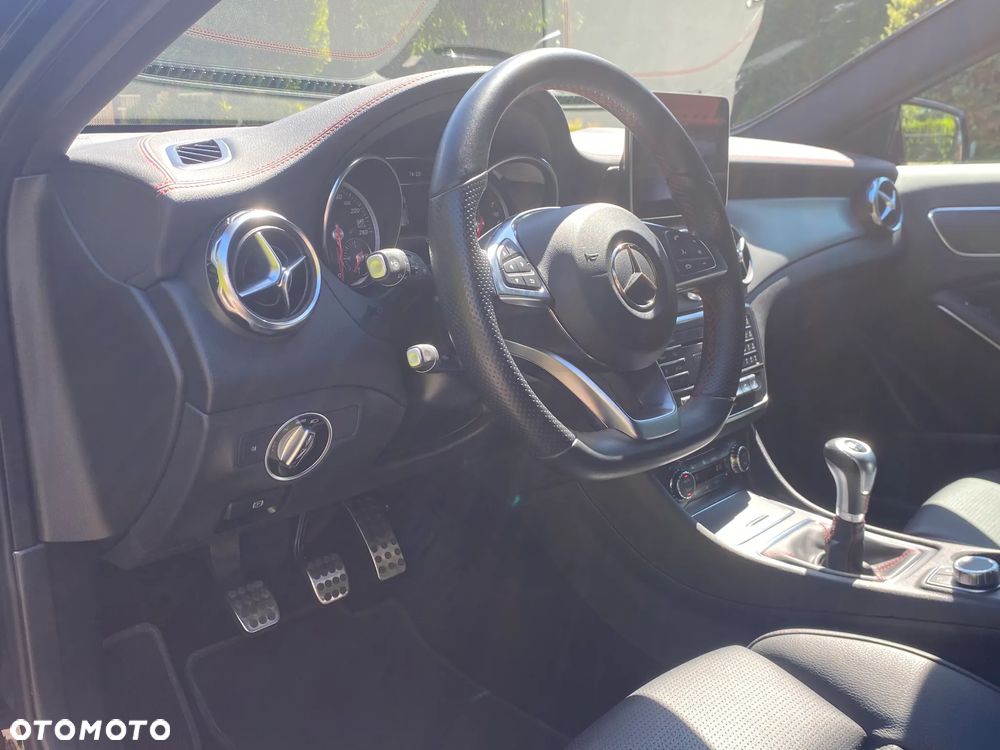 Mercedes-Benz GLA 200 AMG Line - 16