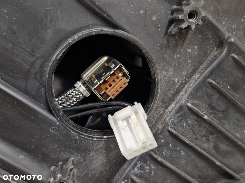 VOLVO V40 2 II LAMPA LEWY PRZÓD LEWA PRZEDNIA REFLEKTOR XENON UK 31283334 - 12