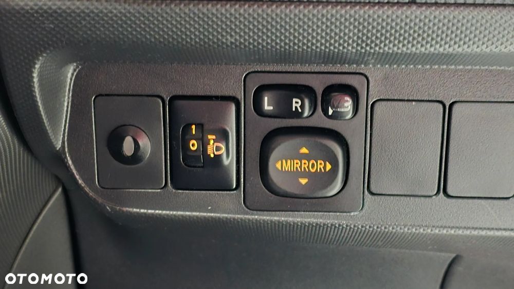 Toyota Auris 1.6 Premium - 24