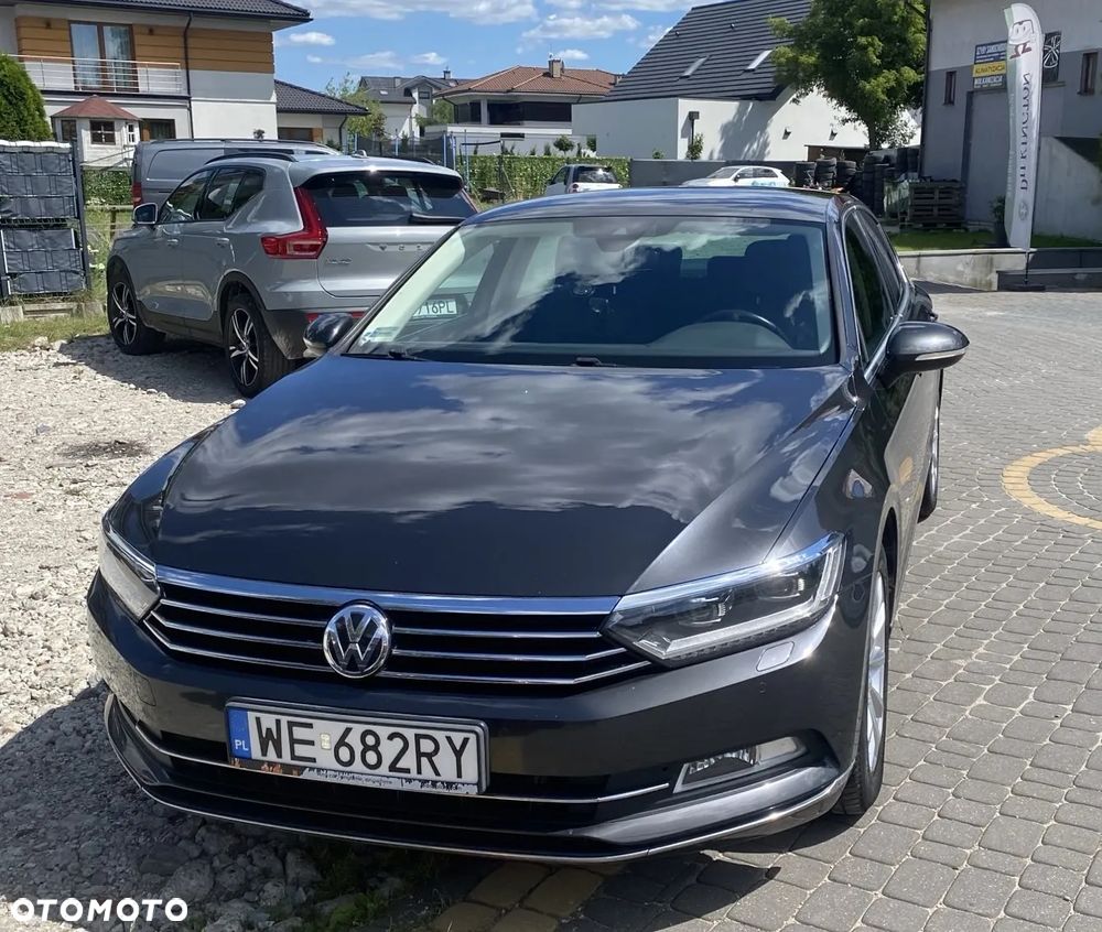 Volkswagen Passat - 1