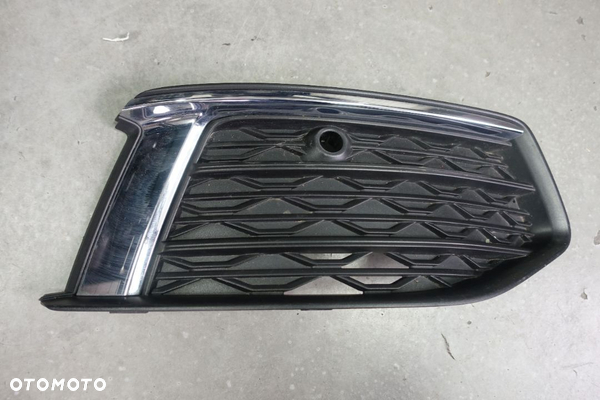 KRATKA ZDERZAKA PRAWA  AUDI A6 C8