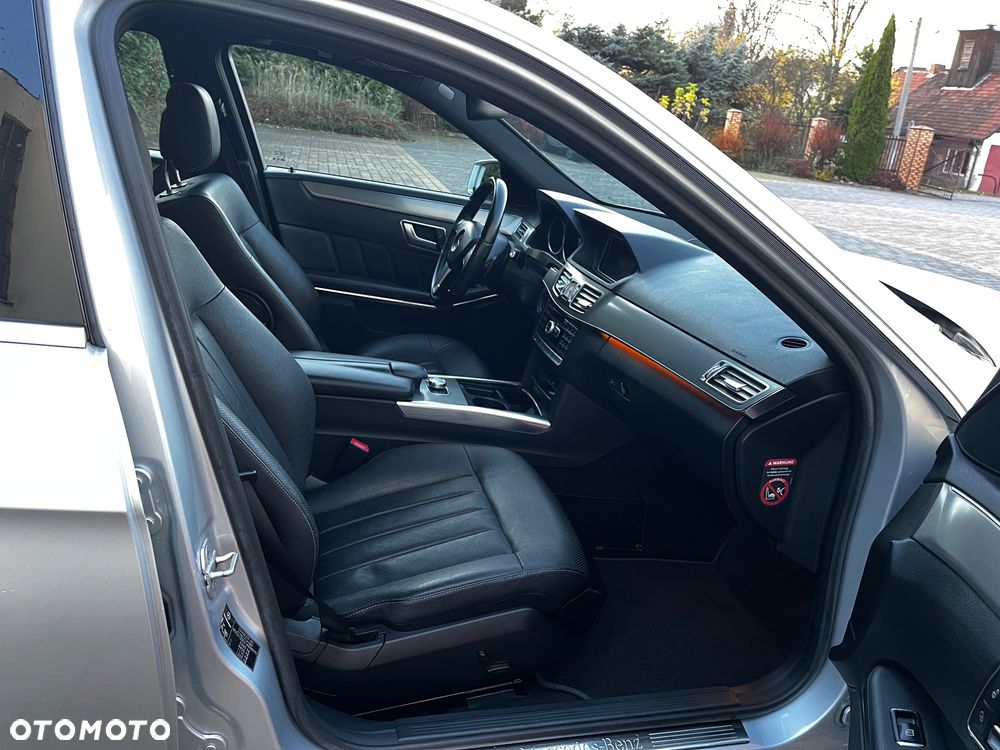 Mercedes-Benz Klasa E 220 CDI 7G-TRONIC Elegance - 23