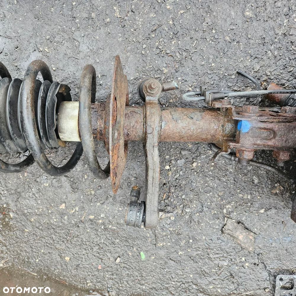 Zwrotnica lewy przód  / Chrysler 300M 3,5 V6 - 2