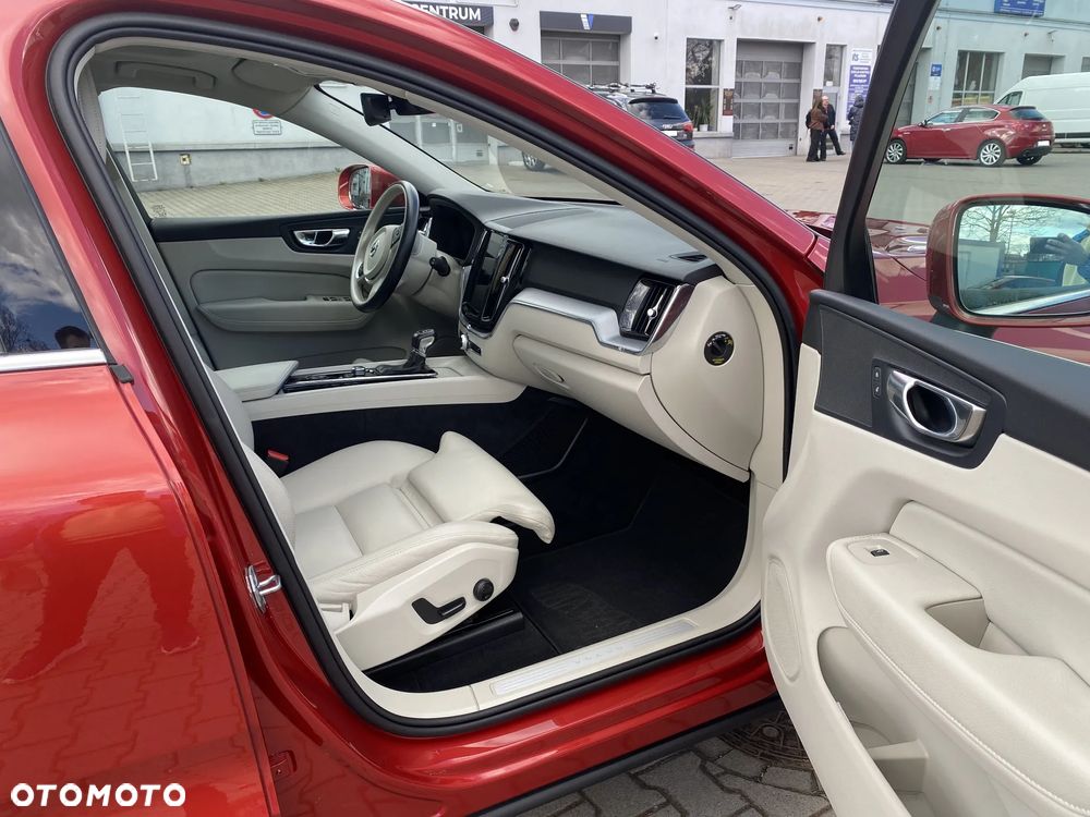 Volvo XC 60 D4 Momentum - 9