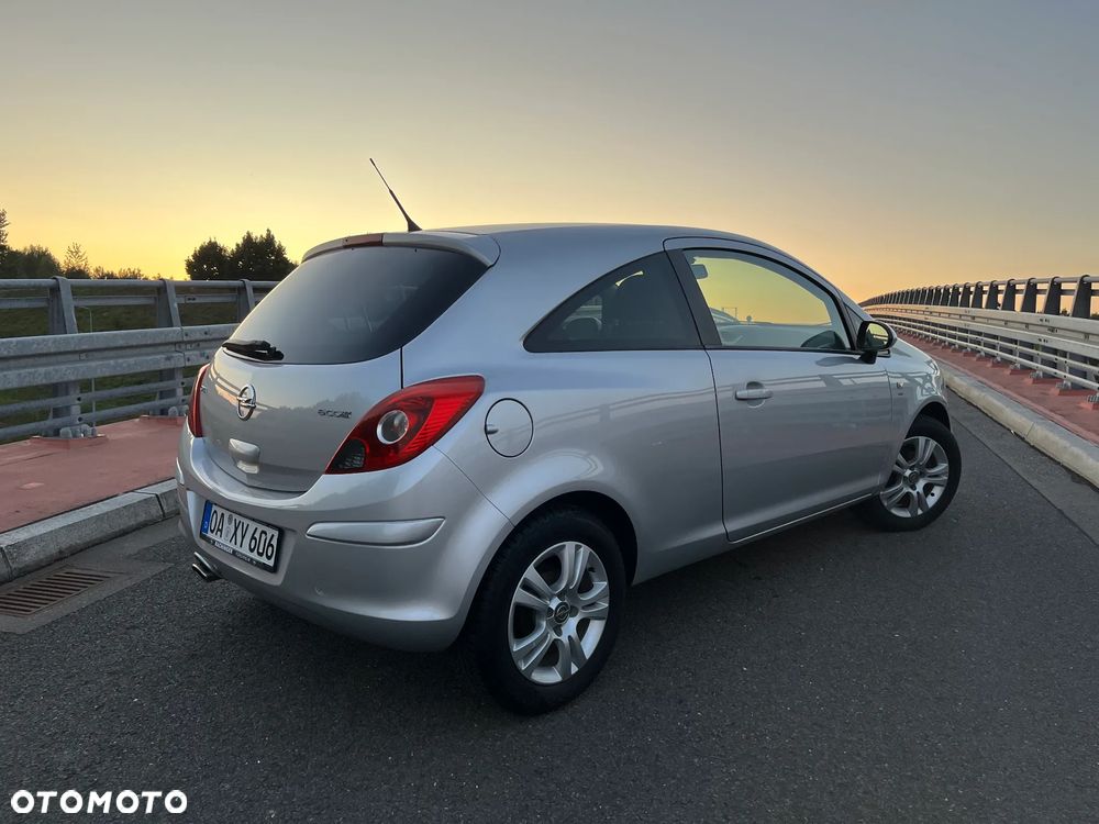 Opel Corsa 1.2 16V Cosmo - 10