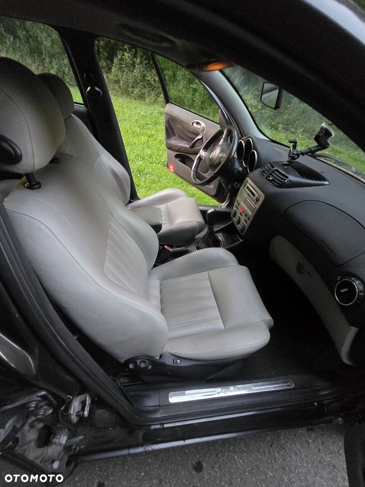 Alfa Romeo 147 - 8