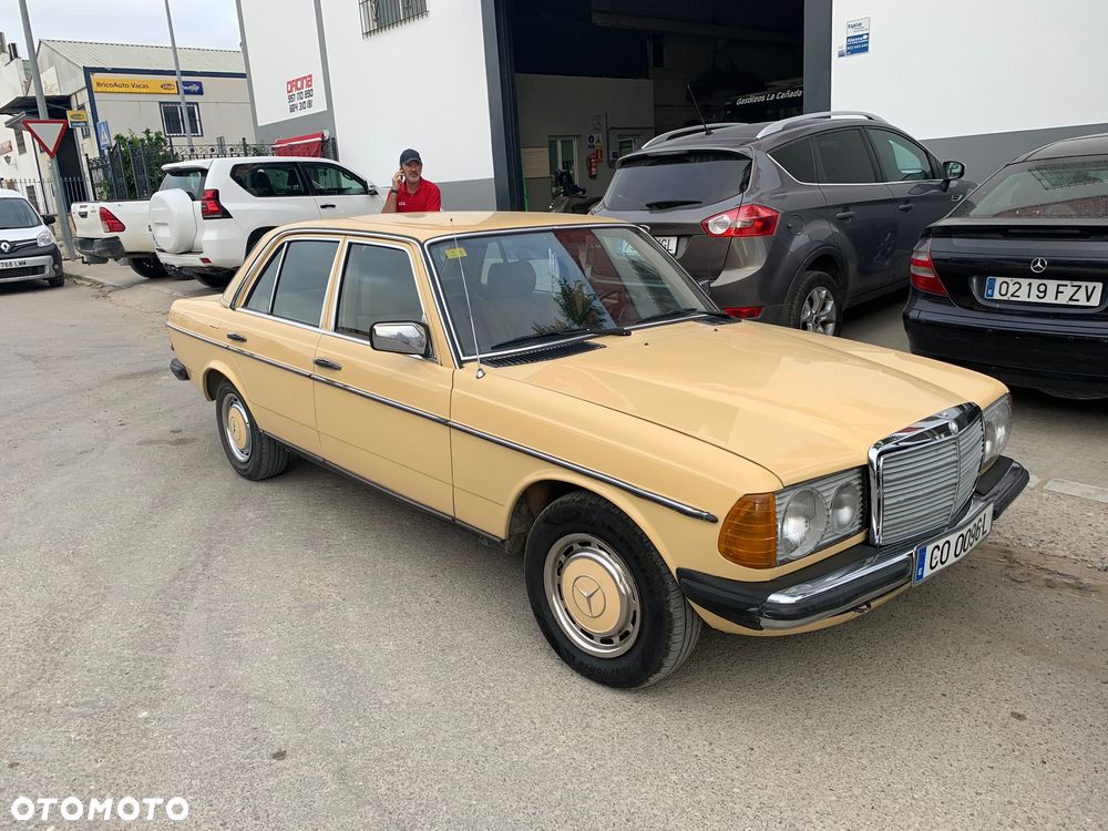 Mercedes-Benz W123 - 26