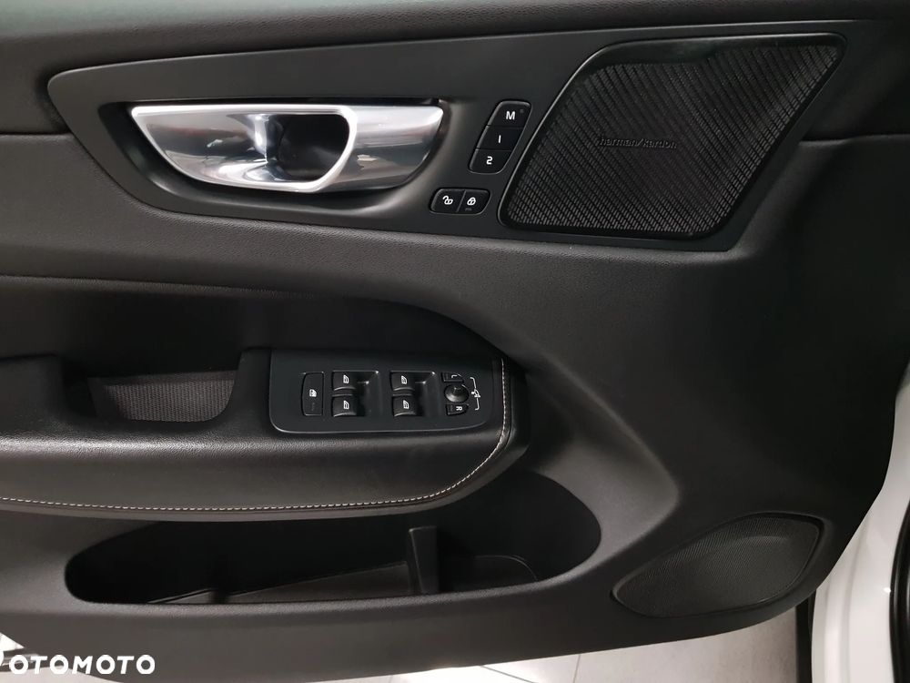 Volvo XC 60 D4 Geartronic RDesign - 22