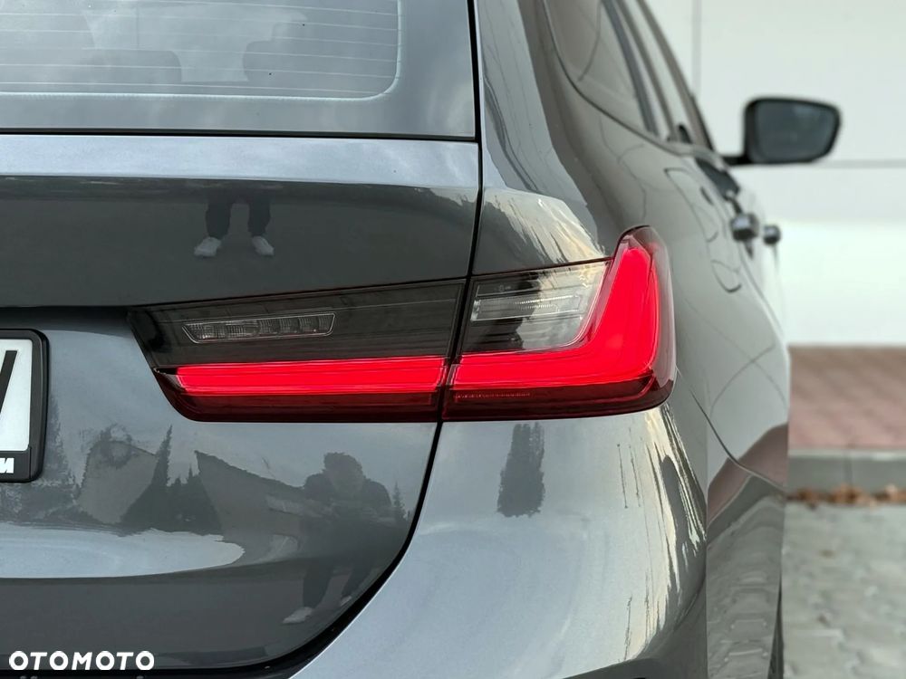 BMW Seria 3 318d Touring Advantage - 10