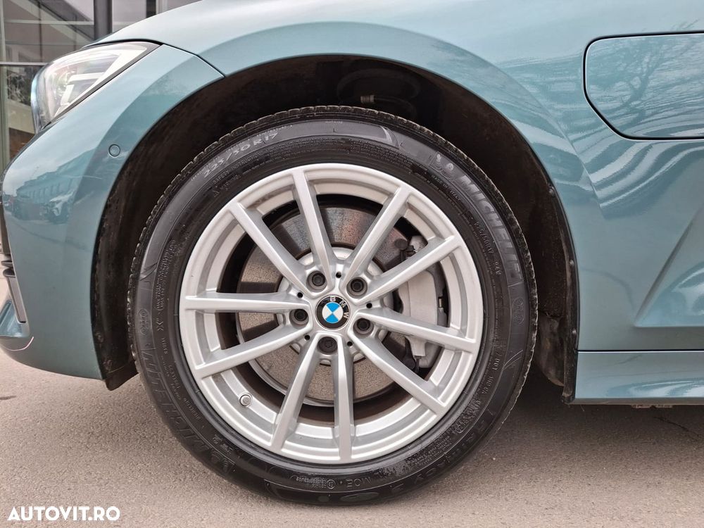 BMW Seria 3 330e Aut. - 25