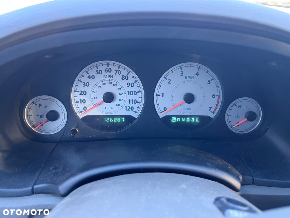 Chrysler Town & Country - 15