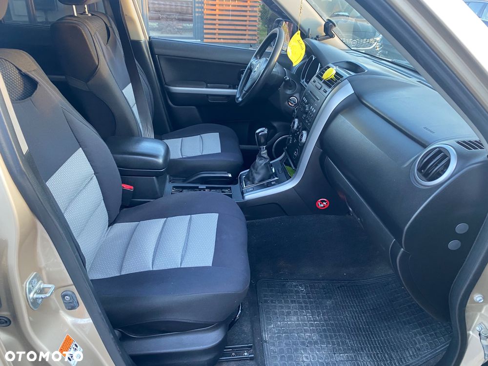 Suzuki Grand Vitara 2.0 De luxe - 27