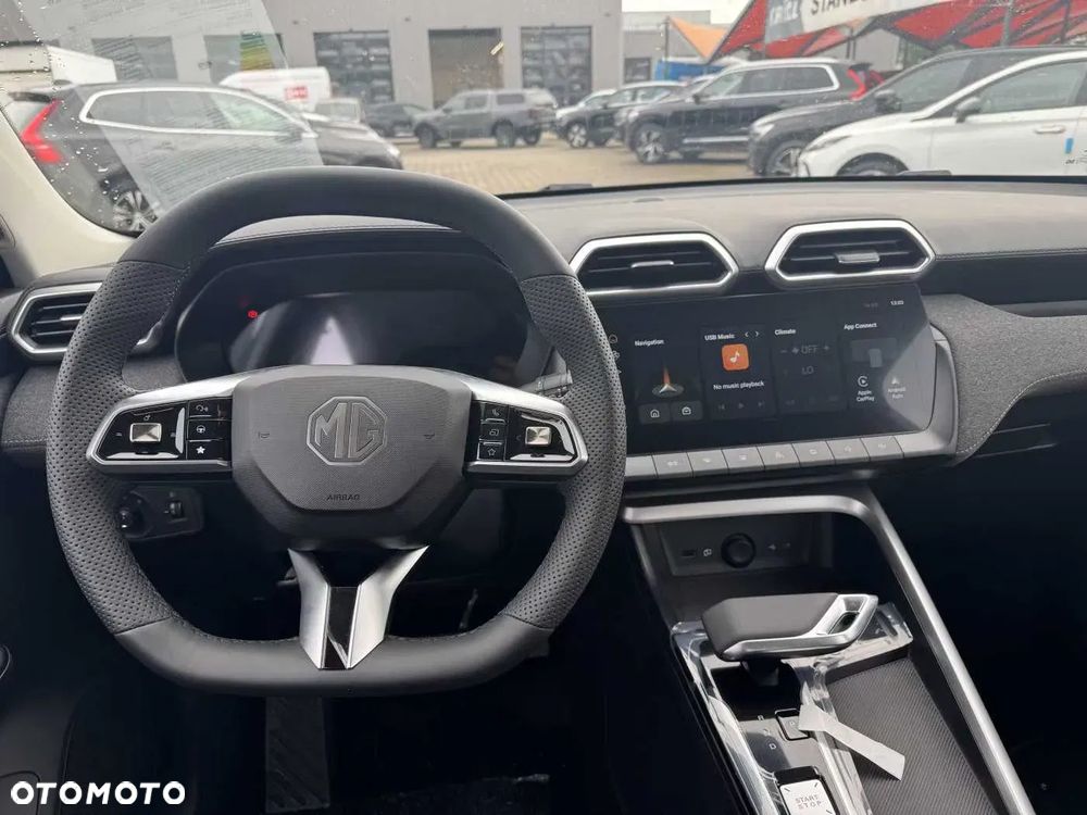 MG ZS Hybrid+ - 12