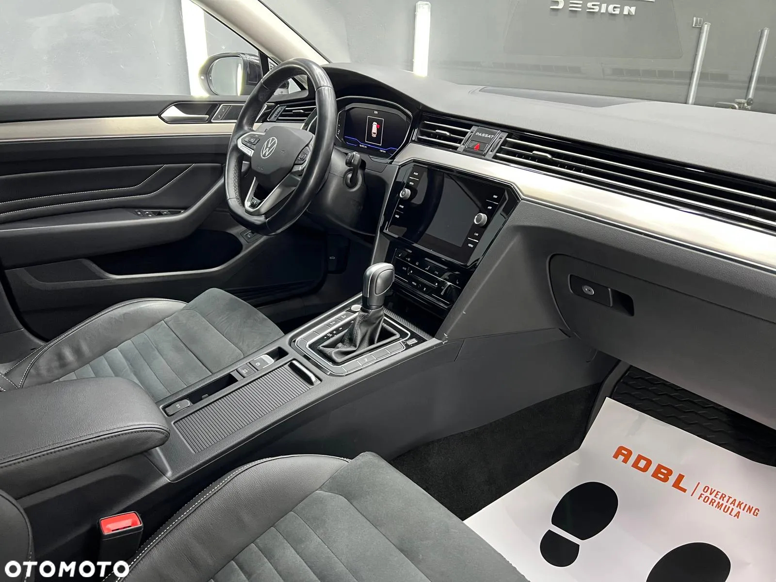 Volkswagen Passat Variant 2.0 TDI SCR DSG 4Motion Business - 33