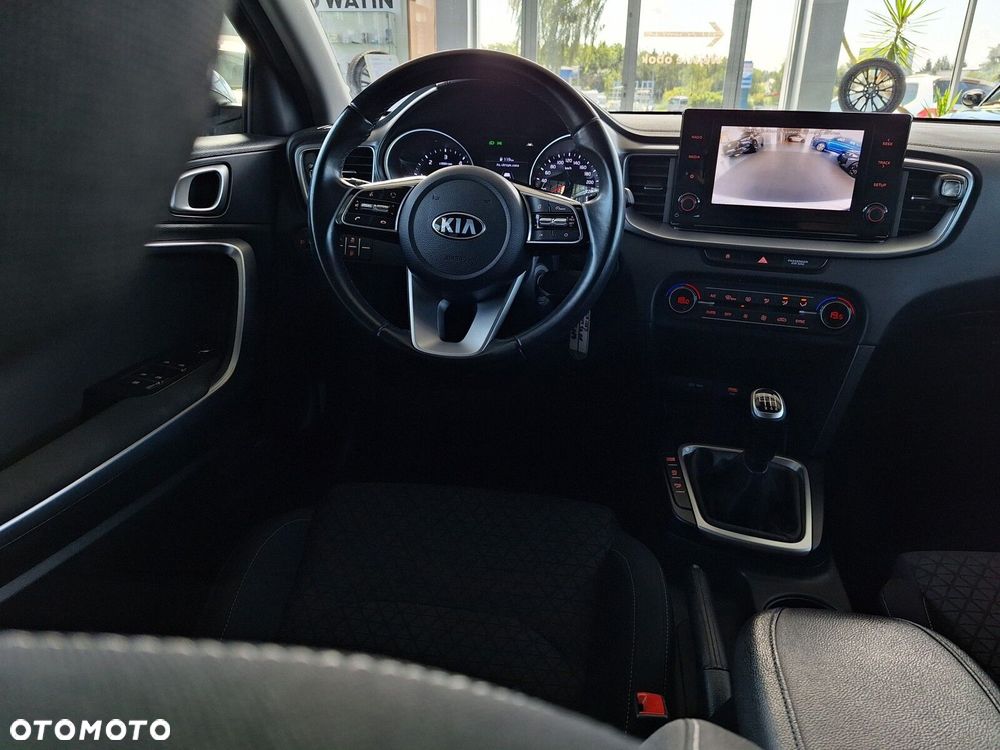 Kia Ceed 1.6 CRDi mHEV M - 24