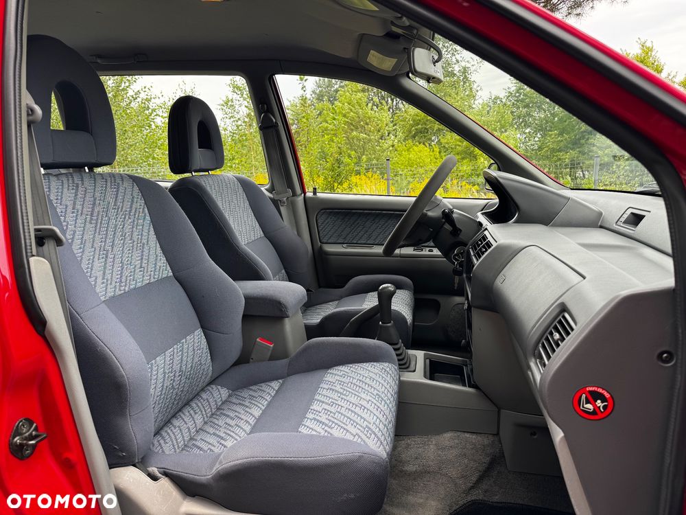 Mitsubishi Space Runner 1800 City - 11