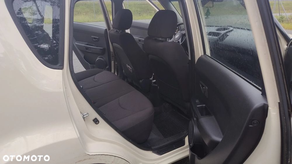 Kia Soul 1.6 L - 12