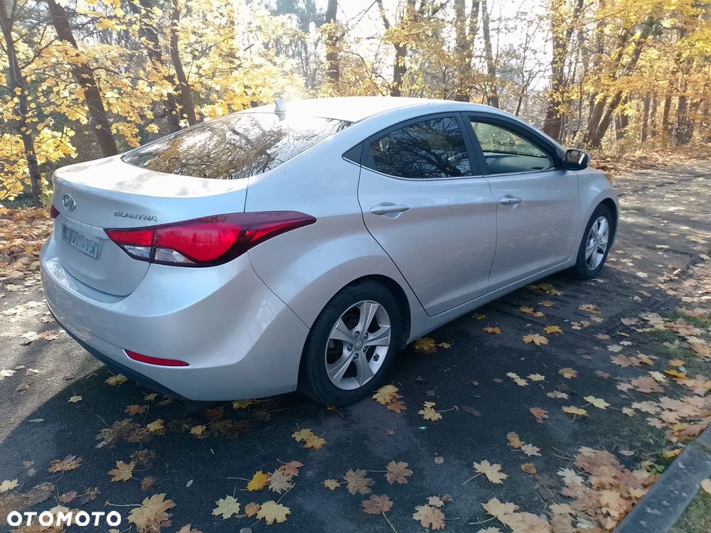 Hyundai Elantra - 9